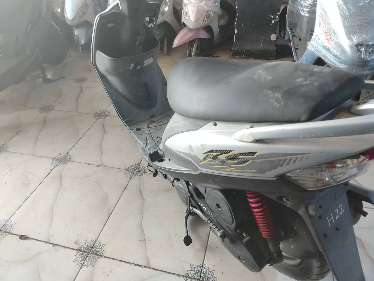 سلام عليكم دراجه ماكس عدله للبيع شرط حاويه ختم واحد ويا المحرك تجي تفحص وين ما يعجبك جهازه من كلشي السعر خاص العنوان ديوانية ***********
