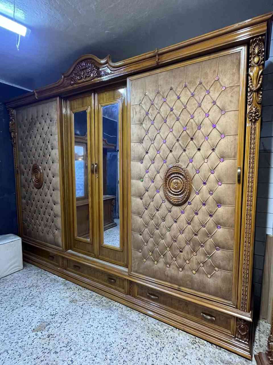 غرفه اخشاب ام المسرح  تسكام 5 ملم صاج خارج والداخل موديل الكنتور  نظام سلايت شغل  زان نقش زان  دنك زان كلها شغل زان شغل ثكيل الغرفه كلش ثكيله وخشب قوي واخت الجديدةشغل درجه اولى ونظيفه كولش اي كسر او ضرر ما بيها 
  نسبة نظافتها 100 /100  
 الغرفه ولا غلطه بيها و بالعافيه على لي ياخذها 
 الظهر جرجوبه براغي  القاعدة بلوك سقف بلوك  
وياها شازون وطابوريه هم 
 العنوان بغداد  البياع لاعلام اكو توصيل هم موجود
رجاء السعر خاص


**إذا كنت صاحب هذا الإعلان وتريد حذفه لأي سبب، رجاءا أرسل رسالة إلى الدعم الفني**