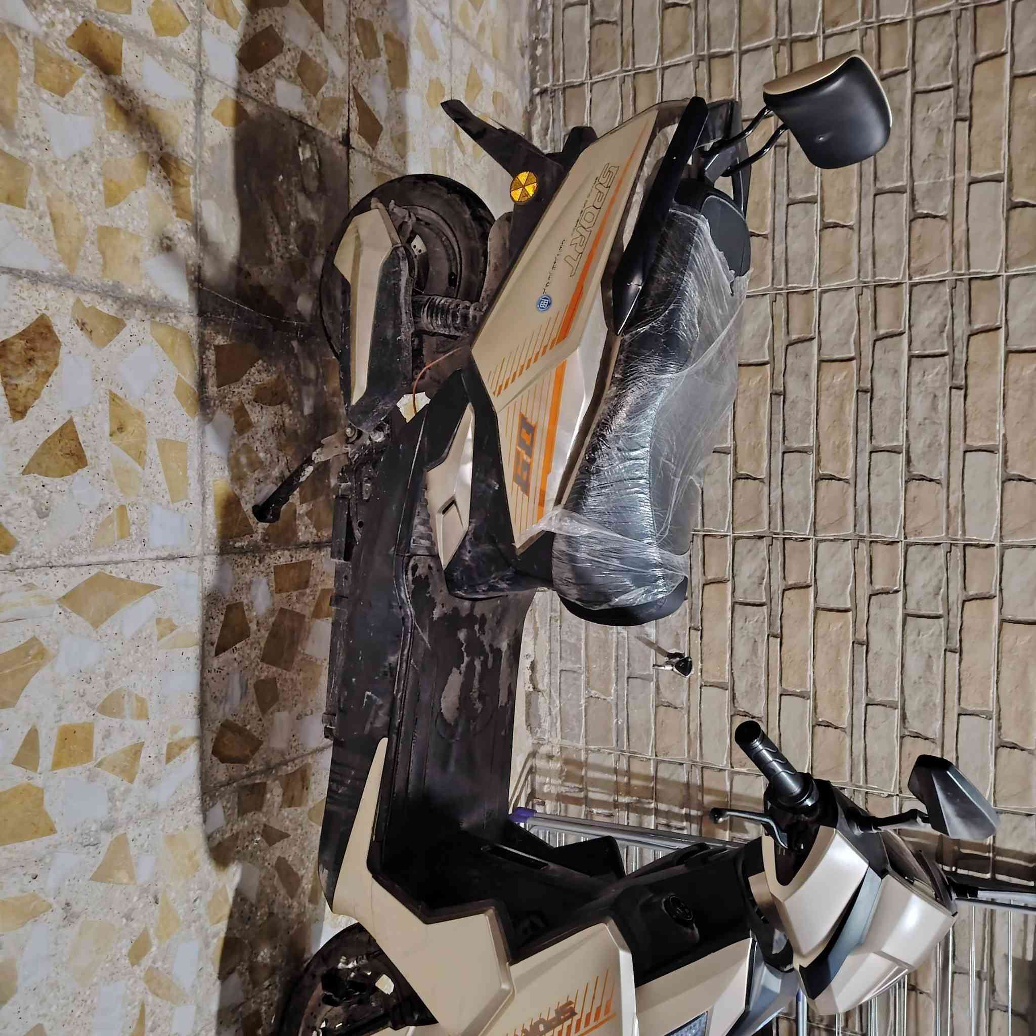 دراجه شحن نظيفه استخدام شهر بل حقيقه احلا بيه سويجين وبصمتين لايت زنون عالي وناصي ومنفذ شحن
سعر 850 وبيه مجال مكاني رميثه للاتصال ***********
