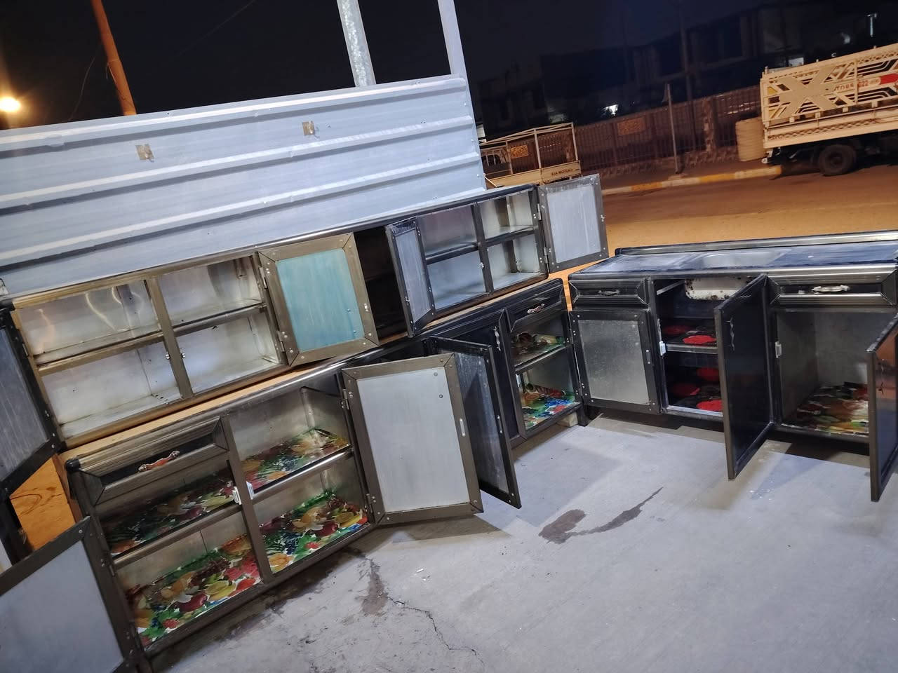 كاونتر المنيوم ٣ قطع متر ونص سنك متر ونص حطاطه سعودي كلش نضيف سعر ٣٠٠ الف العنوان الفلوجة حي المعلمين قرب جامع سعد *********** ***********
