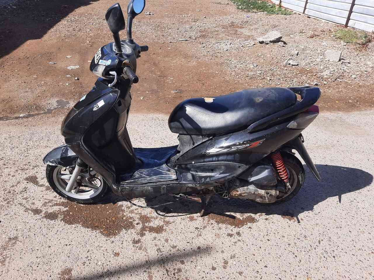 السلام عليكم سكنس نثيه الدراجه خير من الله مكينة خرسه مينسمعله صوت 
الدراجع كامله مابيه اي نقص 
مكاني بغداد التاجي 
السعر ٣٥٠وبيه مجال قليل رقمي ***********
