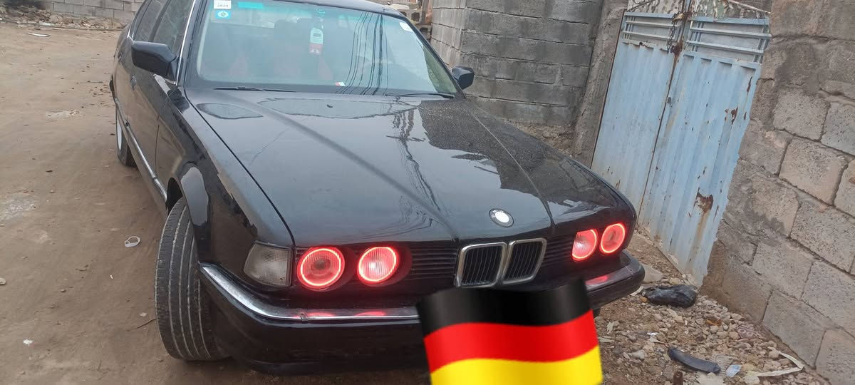 سلام عليكم بيئم 735 كير اتو سيارة حلوة وكاعدة احلة من الصور كير ومحرك علفحص تبريد شغال بس نقصة غاز كهربائيات كلها شغالة رقم انبار نكليزي جديد وهزة جديدة السنوية لل 29 السعر 33 وبيها مجال بسيط لتواصل علخاص او عرقم ***********
