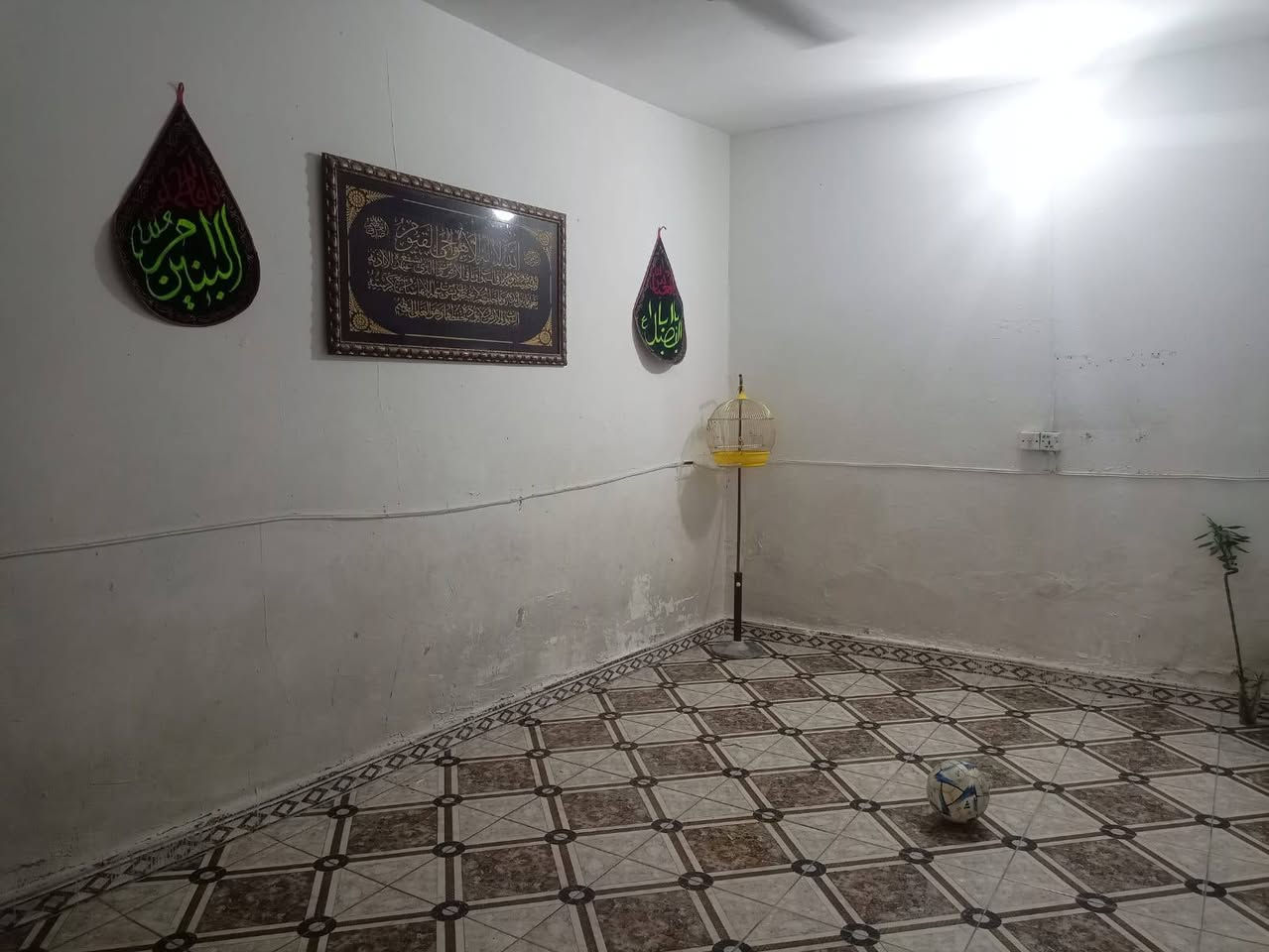 بيت للبيع مساحه 50 متر بالضغط الطابق الارضي  هول وملحقاتها والطابق الثاني غرفه نوم واحده  ***********  واتساب ‏‪***********‬‏ للاتصال

