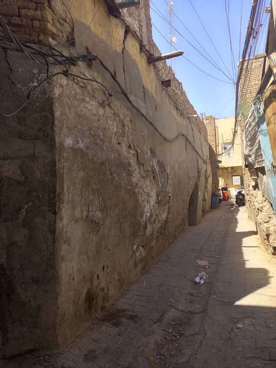 🚨 للبيع – بيت طابو صرف في الكاظمية المقدسة 🚨
📍 شارع صاحب الزمان – محلة الأنباريين القديمة
مقابل باب الأنباريين – قرب جامع الأنباريين
يبعد 200 متر فقط عن مرقد الإمامين الجوادين (ع).

▪️ المساحة: 165 م²
▪️ الواجهة: 10 م
▪️ النزال: 16 م
▪️ سند جديد (2024 – 2026)

سعر المتر: 4,000,000 دينار

📞 للاستفسار:
***********
***********

حكيم نجم للاستثمار العقاري
