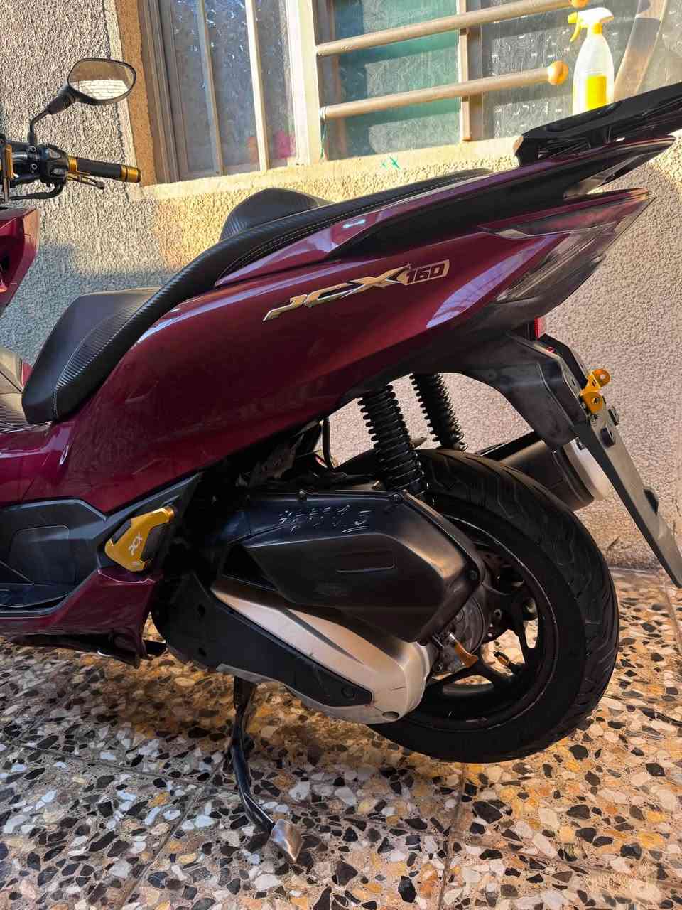 سلام عليكم PCX جيل الرابع ياباني مكينه 160
الون ماروني دراجه كفاله كفر ومكينه 
بيهة هوايه غراض اصليه 
بس الغراض الي بيهة بل 500 الف 
ماشيه 16 الف ✅
حساس ازدحام ✅
حساس استان ✅
بك لايت خلفي رياضي 
درع اصلي sss
درع صالنصه 
كاسحه 
دوسات رياضي 
كشن رياضي 
ستان مبايل 
قاعده مال مي 
يدات بريك رياضي اصلي
وابيعلك من باب بيتي وذا كلولك المكينه مفتوحه ترجع وفلوسك ضعف مكاني الامين الثانيه ***********
