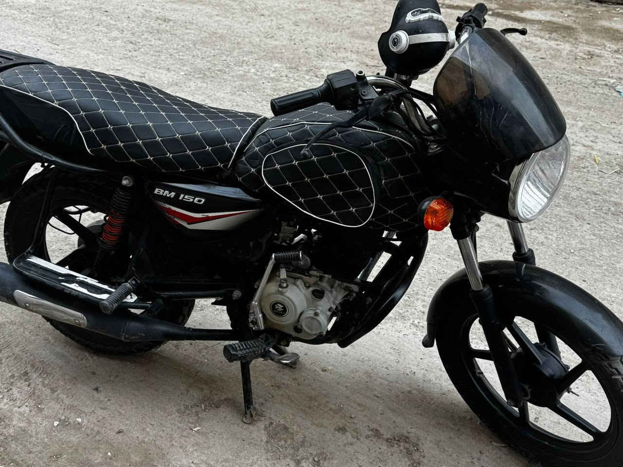 السلام عليكم بوكسر موديل 21 للبيع
الدراجه مجفته تجفيت شركه قبل شهر مجفتهه الدراجه متعوب عليهه ما بيهه اي نقص بس كفر صفاحي الدراجه مرقمه بأسمي وثاني يوم تحويل مكاني الغزاليه جرف الملح 
السعر مليون و850
*********** هاذه رقمي بي واتس
