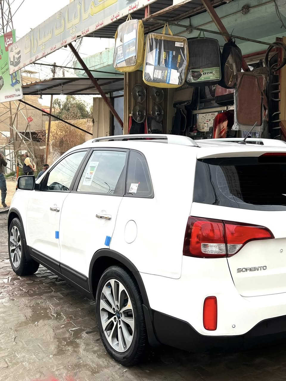 سلام عليكم 
سورنتو 13خليجي 7راكب خري شفط حساس خلفي امامي برد خلفيه بلادي السياره 3قطع تبريد سياره مواصفاته حلوه مكفوله بس يم الرقم الخلفي صبغ وبيها كارت باردكد شبر بالباب مكانه كربلاء محرك جديد شرط مامفتوح 2400حجم السياره نضيفه وجديده ممتعوبه سعر١٥٢بيها مجال 
اتصال ***********
