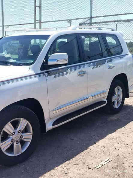 السلام عليكم ورحمة الله 
لاند كروز جكسارة 2014 رقم بغداد 
كفالة عامة من الضربة والتبديل والصبغ 
سيارة جاهزة من كل شي 
6 سليندر 
تخم تاير جديد 
رقم بغداد تحويل 
السعر 385 
مجال بسيط 
مكاني ذي قار 
شطرة 
***********
