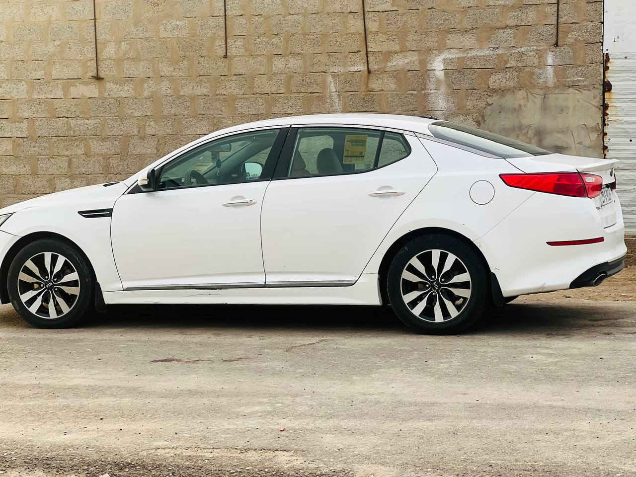 اوبتيما 15 امريكي مكينه GDI 2400 
حادثها جاملغ وباب السايق بدون ايرباك بدون كلشي 
تخم تاير حداديه جاهزه  كير ومكينه مكفولات
***********

