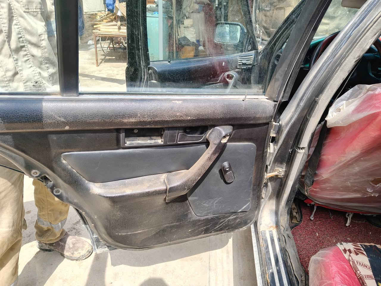 سلام عليكم بءم ستيش محرك محور تلاتلالاف ففتي موديل ٩٣ رقم كربيه محرك بي طكطكه  يطق كهرباءيات كلها شغاله بيها ضربه خفيفه بل جنطه معمره سياره مشروع وطني بسمي ***********  سعر ٣٢ بيها مجال
