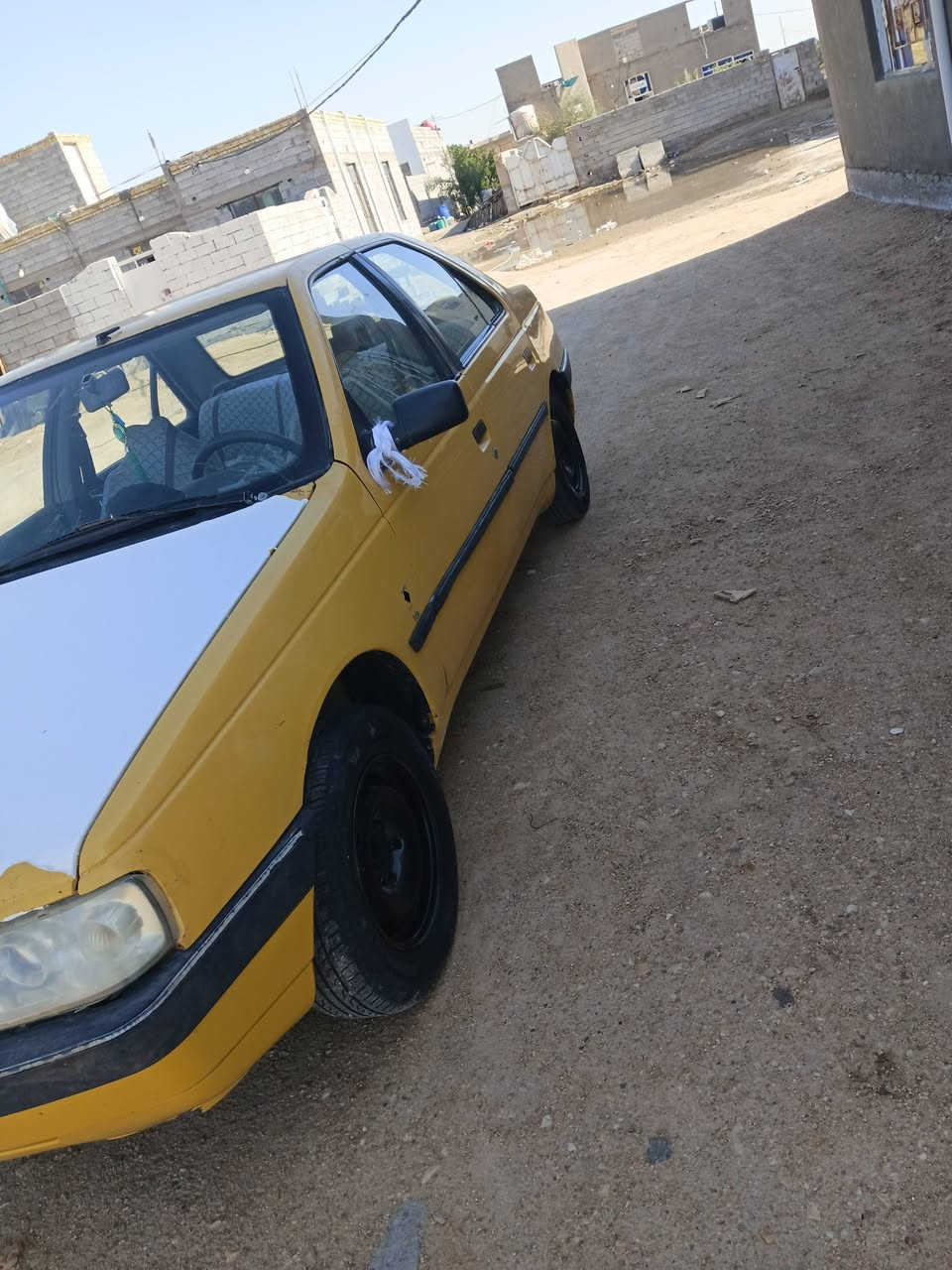 السلام عليكم  بيجو 405 جاهزه سياره حلو مرتبه مكينه وكير حداديه  خير من الله سنويه 28 مداور مباشر  سعر 29بيها مجال بسيط مكان سياره سماوه ناحيه الكرامه ***********
