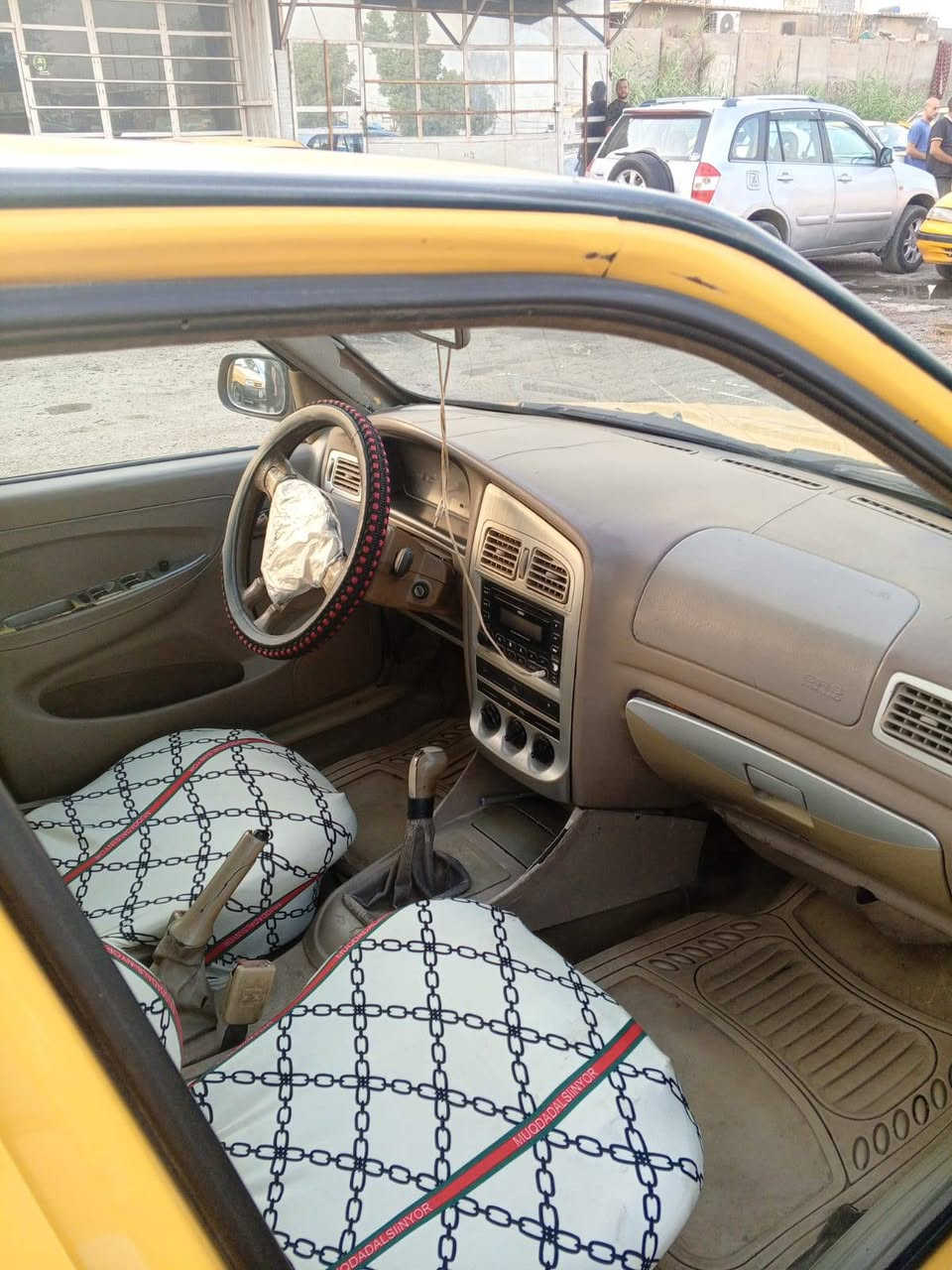 سلام عليكم اخوتي سياره للبيع ومراوس بسمي مصفره مكاني بغداد مدينة الصدر السعر ٢٤ تبريد كورله شغال تخم تأير جديد   ***********
