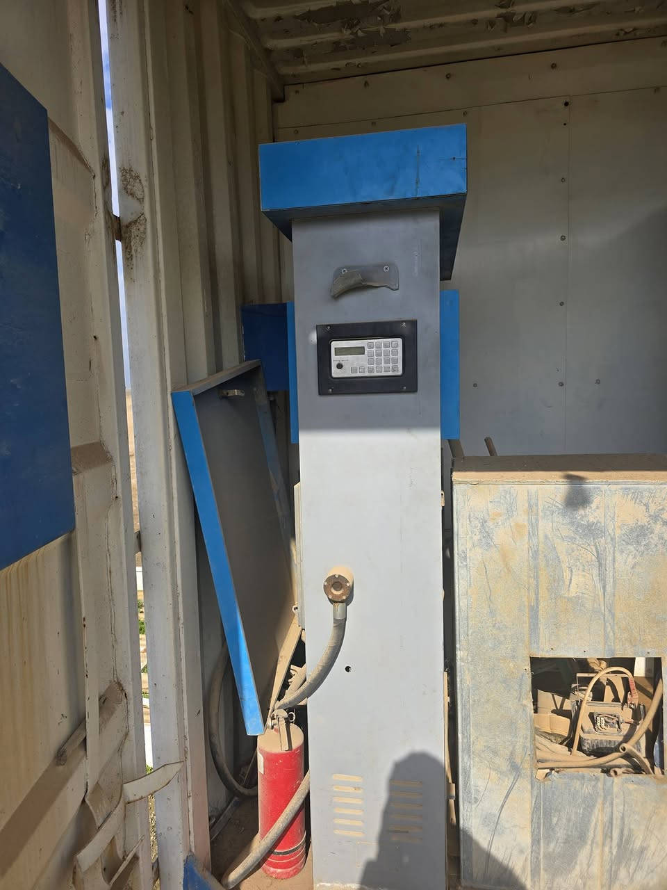 تەنکیەک و دوو عەدات تایبەت بە بەنزین 13 هەزار لیترە بۆ فرۆشتن 500متر وایری   16 ملم
حەوت تەڵ فافۆن متری 500دینار 
بەنیوەی بازاڕ دەیفرۆشین  خۆی له بازاڕ متری 1000 دینارە

*********** 📴
