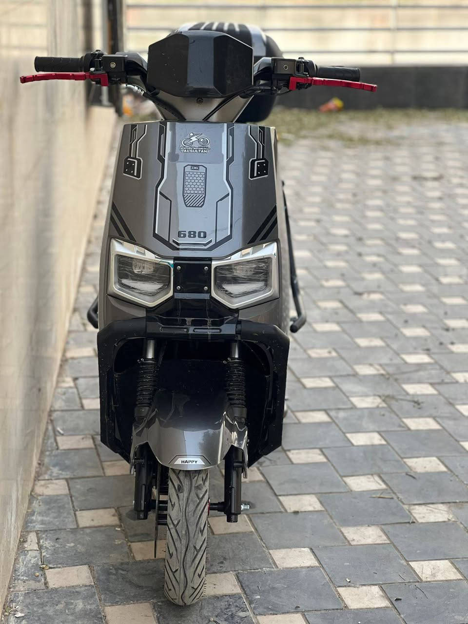 السلام عليكم شباب دراجه شحن كهربائيه نؤع سكنس680 شركته AL SULTAN بطاريات 6 كبيره دبل ملف 2000 دراجه زيرؤ غير مستخدم 0 كيلؤ متر دراجه مؤصفاتها معرؤفه ؤصل معرض مؤجؤد بسمي مكاني بغداد  رقم الهاتف ***********
