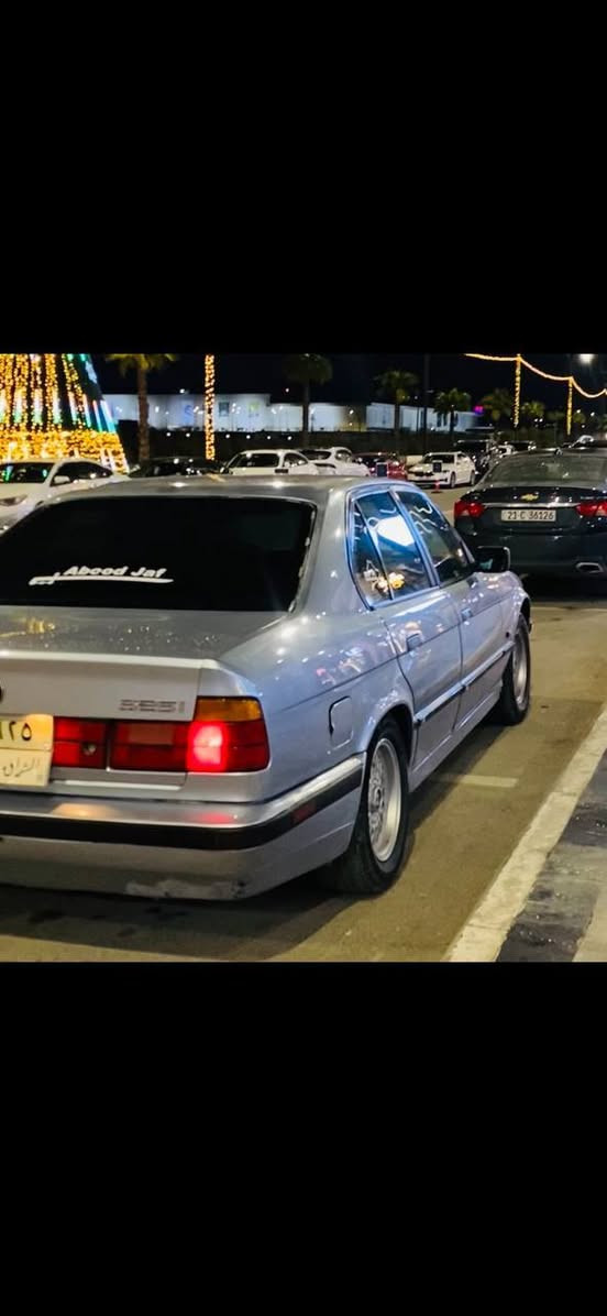 سلام عليكم
بي ام .
موديل 1995.
للبيع او للمراوسه حسب القناعه.
محرك 525 كبس بلادي. 
كير اوتماتيك.
4 جامات كهربائي.
4 وياله او تايرات جديد.
بركات أي بي ايس. 
تبريد بشرط ثلج ويا السلف. 
سياره حلوه كاعده اي نقص ما بيه.
 كهربائية كله شغاله اي نقص ما بيه.
 سياره دبل إيرباك .
كشنات جلد بيبان جلد. 
السياره فول مواصفات بس بدون فتحة سلايت.
عنوان كركوك.
السعر 63بيهامجال للطيبين.
الرقم ***********
رقم واستاب***********
