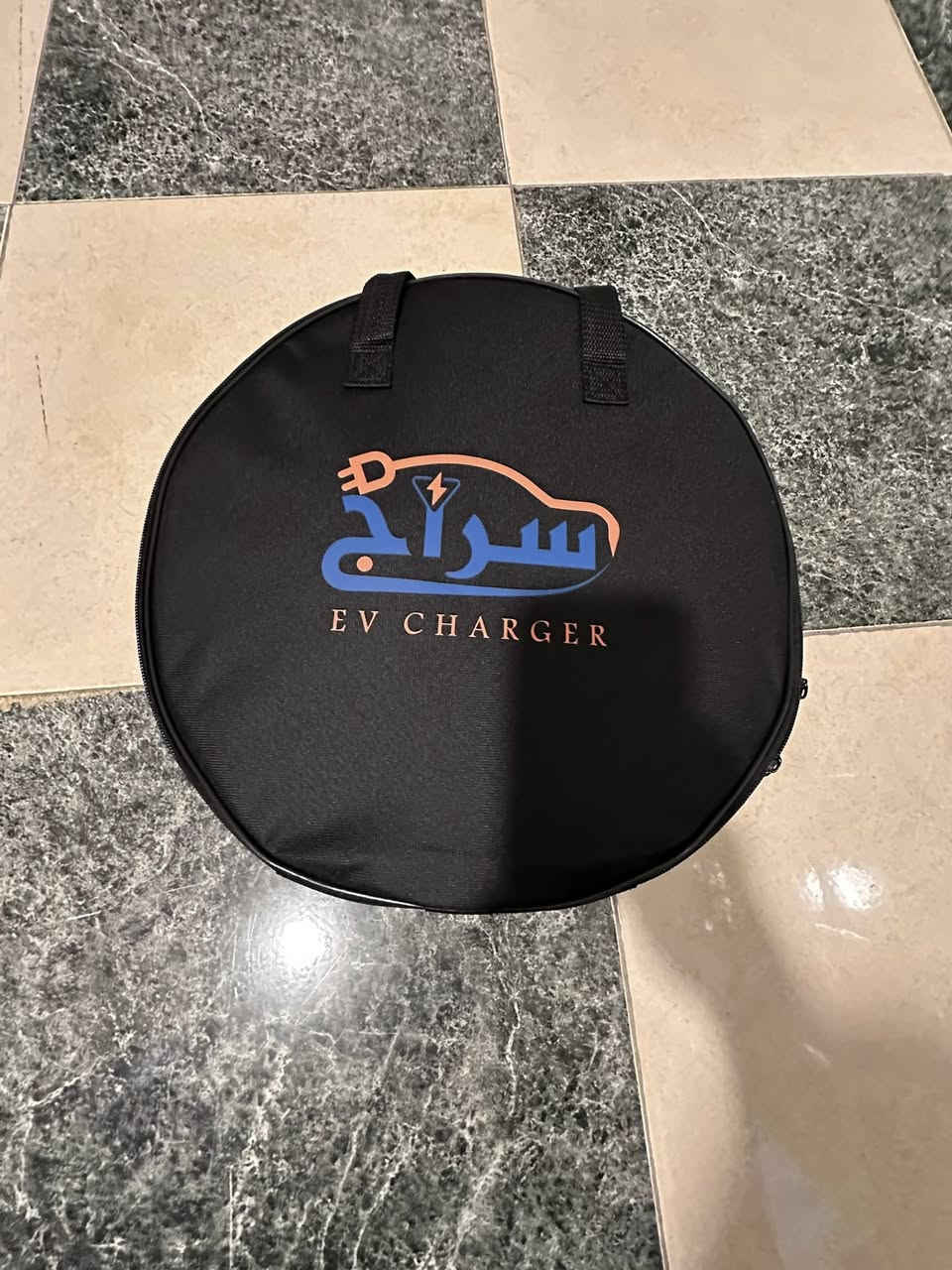 السلام عليكم شاحنة byd السراج الاصليه 16A
بدون ايرث الشاحنه بيها ضمان سنه استخدمتها كم مره فقط 
شحنها سريع جدآ وما تحتاج ايرث هي تنظم الفولتيه  المكان بغداد 
السعر 200 الف 
***********
