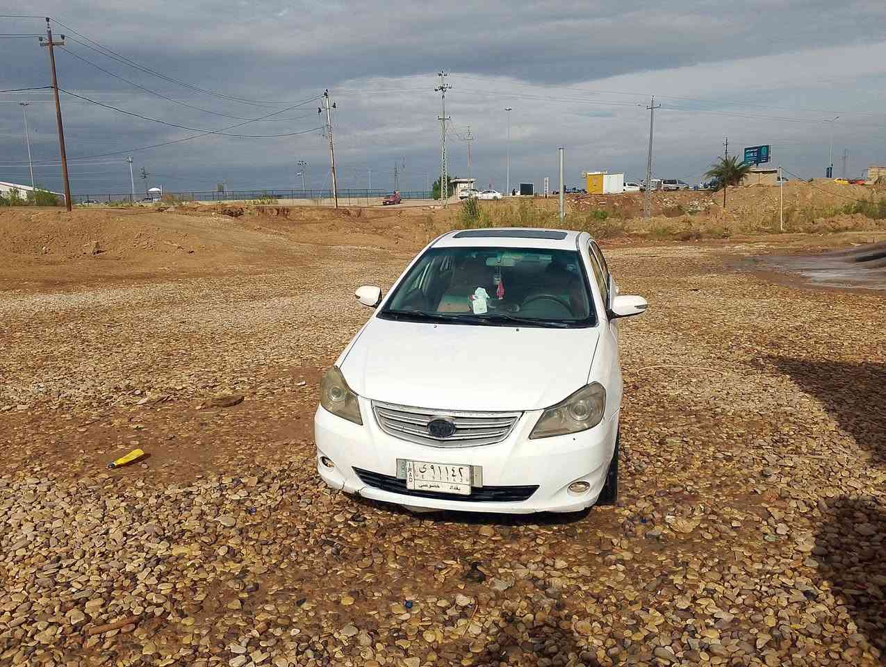 السلام عليكم بي وايدي حادث جاملغ خلفي بدون دواخل g3كير محرك خير من الله كير عادي حدايديه 70 بل 100 تبريد شغال كهربائية كامله دواخل حلوه جديده شاشه بانو رامه رقم بغداد شرط التحويل عليه غرامه 200 اينزلن من السعر مكاني واسط كوت السعر 45 اوبيه مجال***********
