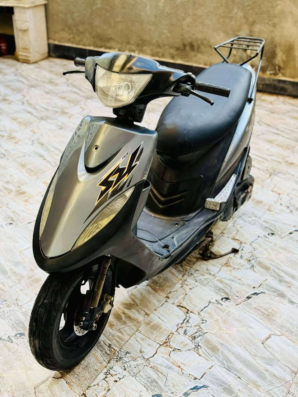 ماكس عدله 50 بلاد ما نقصها برغي نضيفه نصبه حلواه جامده بلاديه كهربائيات كلها شغاله لايت بك لايت اشاير شغاله هندر عوزها باتري فقط ( مفتوحه ولفات مكينه ناعمه ناعمه خرسه دراجه نهضه ومعدل ) ( كفرات كلهن اصلي مختمات حته الاشاير ) مكاني ناصريه مركز  السعر 550  وبيها مجال *********** بي واتساب
