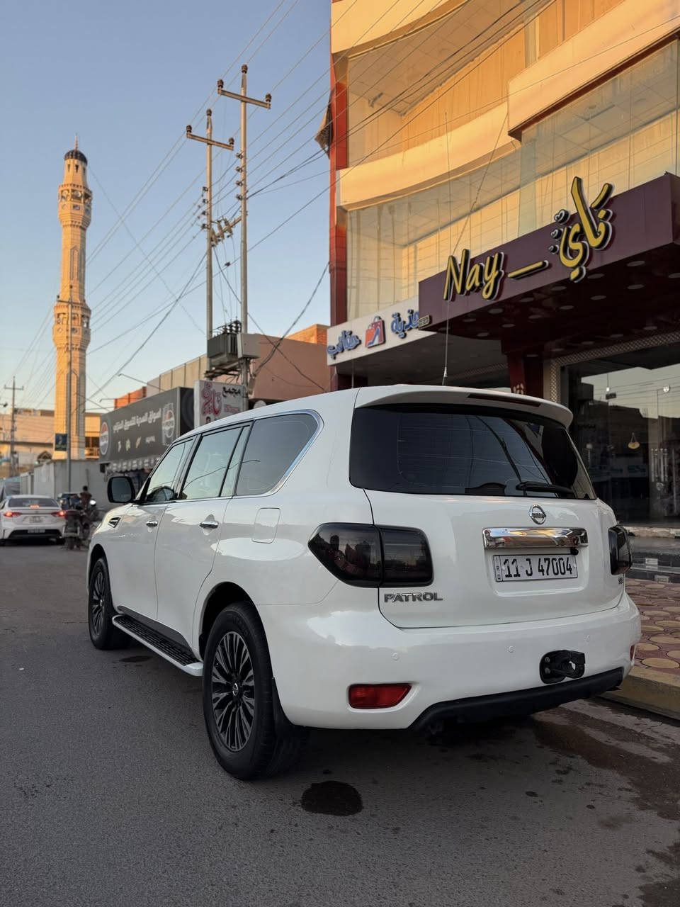 السلام عليكم.                                                                            باترول 2011 خليجي 
SE
المحرك الصغير المرغوب  
رقم بغداد باسمي رقمه حلو 
شاشه كامره حساسات خلفيه 
كشن كهرباء 
الصندوك كهرباء 
سلايد روف ( تنته ) 
السياره كلش حلوه وجاهزه 
محرك جديد 
تايرات جديده 
منضومة زنون كلش مرتبه 
إشارة ترحيب 
بصمة  وبصمة أبواب 
السياره مكفوله من الحادث والضربه 
مصبوغه(سبب تقشير الصبغ )معرف هل شي بل باترول 
وصوره قبل ما تنصبغ موجوده 
*********** 
***********
