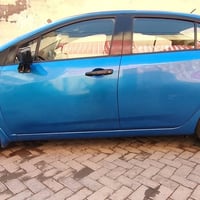 نيسان فيرسا 2020  وارد امريكي  محرك 1600 مواصفاتها معروفة  بيها 5 قطع ...