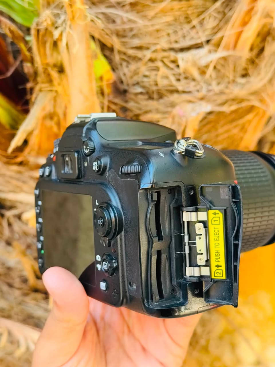 نيكون d7100
جديده كلش النضافه 100/100
(سعرها مناسب )
عدسه 18/105
كارتوني الاصليه 
شاحنه الاصليه 
بطاريا ٢ الاصليه 
رام الأصلي 
حزام الأصلي 
كافه ملحقاتها الاصليه
***********
