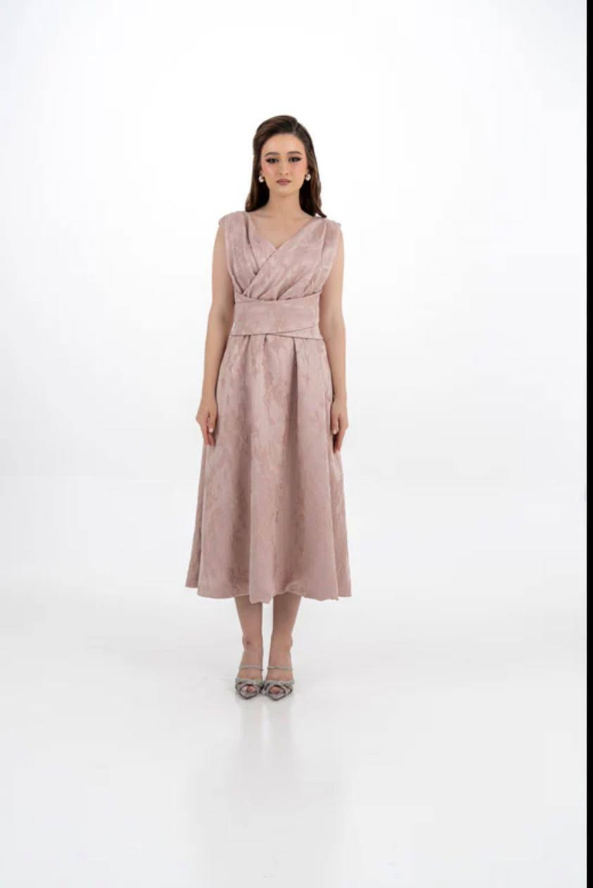 متوفر ملابس نسائيه بناتيه شي أن وباله وفساتين للتواصل واتساب ***********
هاي نماذج
