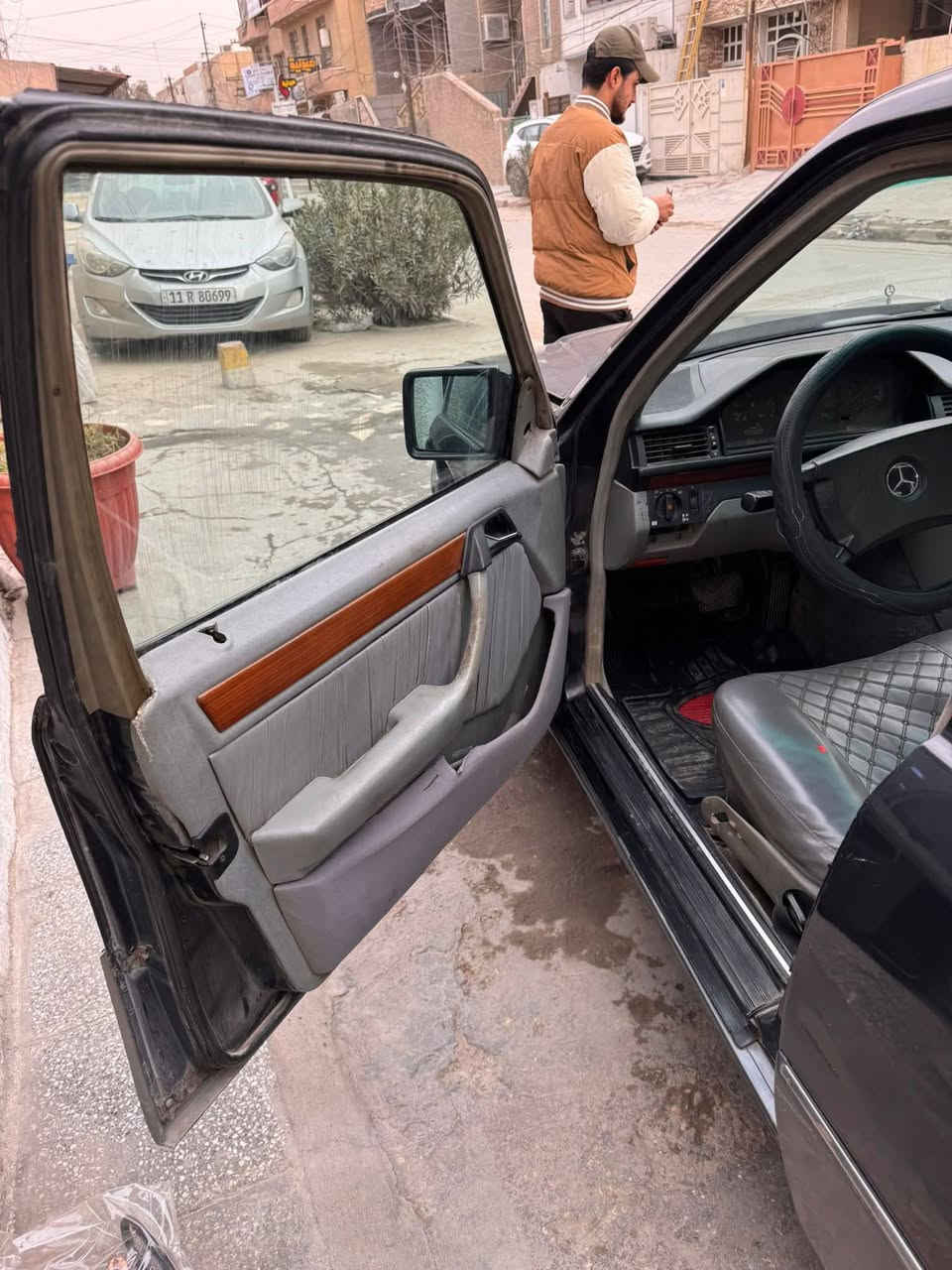 اللهم صل على محمد وعلى آل محمد      
            للبيع
   مارسدس دب
   موديل 91 باسمي رقم انكليزي بغداد  محرك وكير بطه 2500 ج يد جدا ادامه كامله 
   على الكير تخم تاير قواعد دبل بلاديه شواصي 
    نظيفه جدا مصبوغه عام بيه جراد بنيد وقماره و
   صندوك التبريد ميشتغل غرفته حلوه سلايت 
   طكتين دبل مروحه دبل هورن صدر جديد دبلات 
   جدد داخل جلد اللون 
   اسود جذاب صبغته حلوه مكان بغداد الامين 
   الثانيه السعر ٥٤ ورقه للاستفسار 
     ***********.   اعتذر عن الرد على 
      التعليقات
