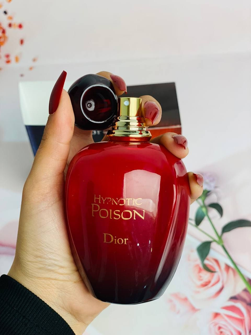 ✨ عطر الأنوثة الطاغية ✨

عطر Hypnotic Poison Eau Secrète من Dior 💄❤️
سحر ما ينقاوم ولمسة فخامة بكل رشة 😍

✅المكونات 
الفانيلا حلو اللوز فاكهي الجوز ناعم خشبي جود الهند الزهور البيضاء بلسمي 😍💄✨

💋 رائحة دافئة وجذابة تخطف القلوب
🌹 مزيج أنثوي يجمع بين النعومة والقوة
✨ ثابت ويفوح لساعات طويلة

إذا تحبين تكونين مميزة بكل مكان ✨
هذا العطر راح يكون توقيعك الخاص 💃
الحجم 100ml المنشأ أمريكي 🇺🇸


**إذا كنت صاحب هذا الإعلان وتريد حذفه لأي سبب، رجاءا أرسل رسالة إلى الدعم الفني**