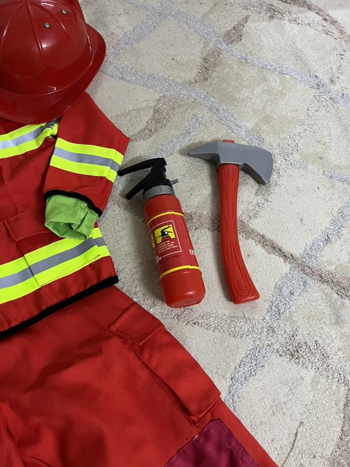 عندي هذا زي اطفاء اشتريته لابني ومالبسه يلبس عمر 6 7 بعده جديدكامل


**إذا كنت صاحب هذا الإعلان وتريد حذفه لأي سبب، رجاءا أرسل رسالة إلى الدعم الفني**