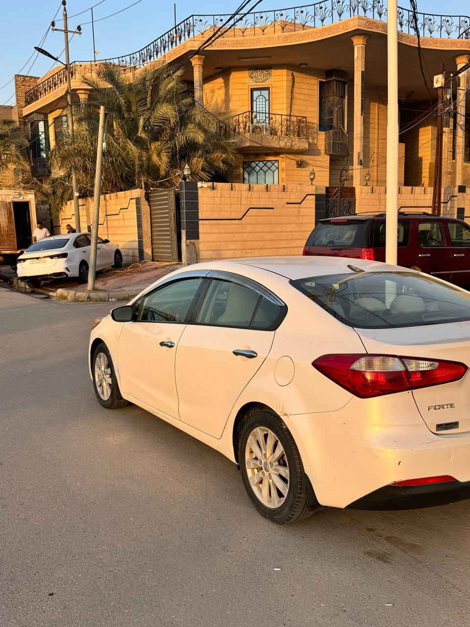 السلام عليكم 
للبيع فورتي موديل 2014 السيارة جاهزه بيها قطعتين صبغ وقطعتين تبديل والباقي مكفول مكينة 2000 مشروع وطني بسمي مداور ثاني يوم 
#السعر 115 وبيها مجال 
#بيع أو مراوس 
#عنوان السماوة ***********
