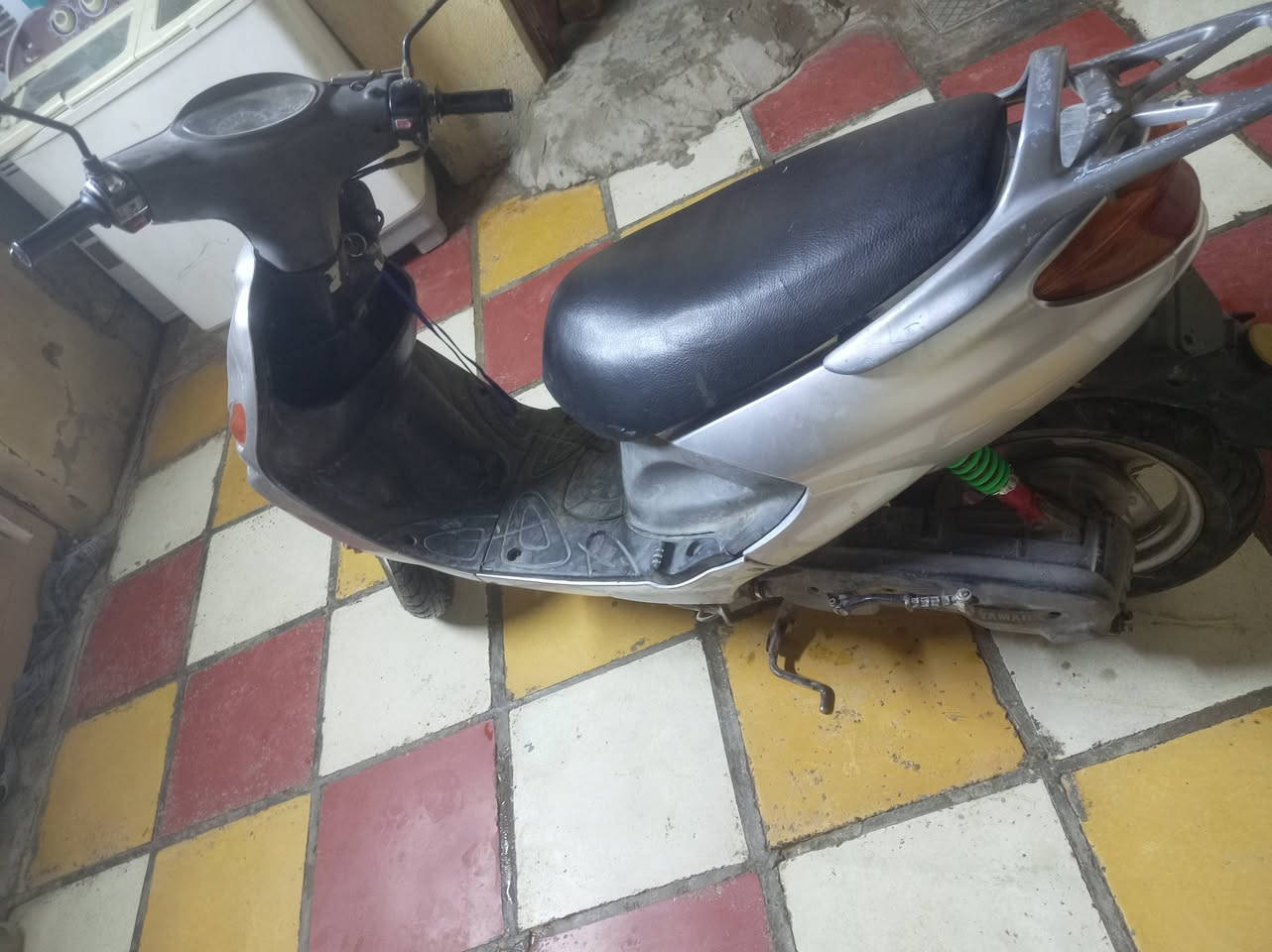 سلام عليكم درجة اكزز نضيفه كلها شغاله مابيها اي نقص  للبيع مكفوله بسعر 350وبيها مجال مكاني حله ورديه خارج قرب مستشفى الكفيل ***********
