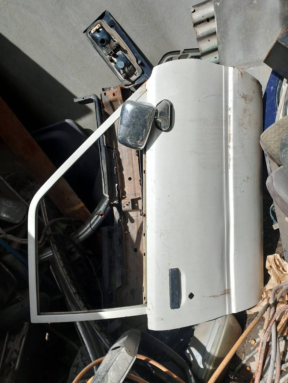 السلام عليكم عندي غراض بيكم  للبيع85 باب اليمنه وبنيد وصفحهت بدي اليمنه كامله الي يفيدنه يخابر مكان بغداد البياع ***********
