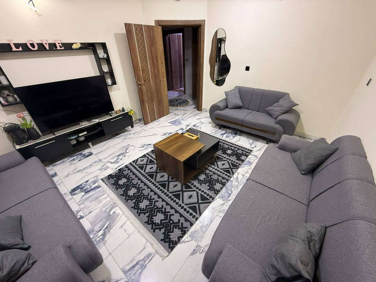 شقه لل ايجار مساحة 80 متر في الكرادة قرب ساحة كهرمانة فرع مستشفى الماس الاهلي بناية الشيد 5 طابق ارضي

✓كراج تحت الارض وسكيرتي وخدمات نفايات

✓صاله وغرفتين نوم وحمام ومطبخ

✓مؤثثه بل كامل

✓عقد 6 اشهر او سنوي

✓ثريات وسبالت

ايجارها 850$

للتواصل واتس ***********
