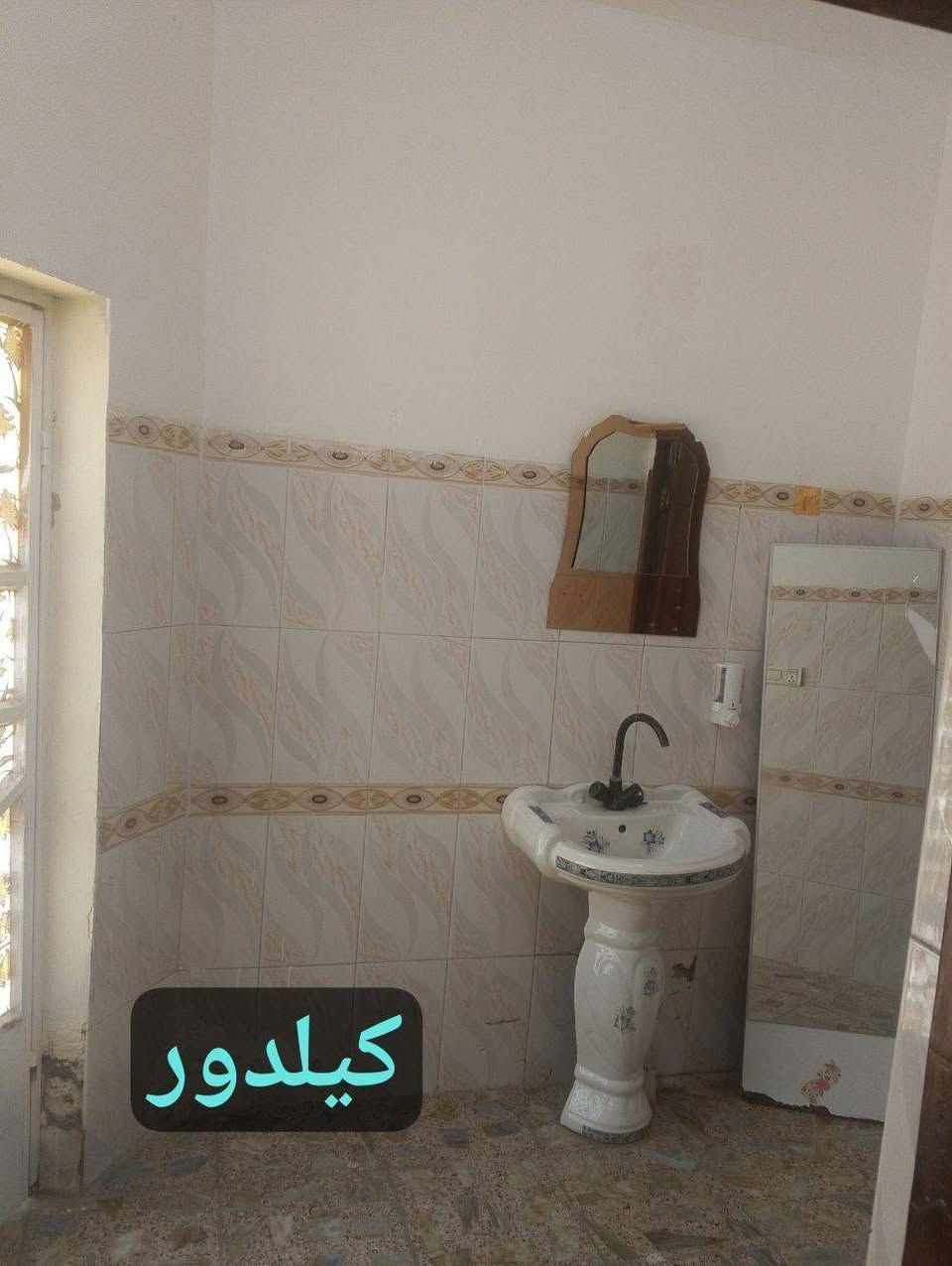 مكلف بلنشر بيت 🏘️للبيع. في منطقه الكرغواليه
 قريه ساده الصوافي يم مولده سيد خالد 
شارع تبليط.  ماي وكهرباء. نت ضوئي 
 مساحه 125 متر. واجهه 7. ونزال 18
مبني بلوك وكاشي طرمه سراميك.
استقبال وغرفه نوم ومبطخ وصحيات
وصاله.   
للتفاصيل اكثر اتصل ع الرقم سيد صلاح
***********
