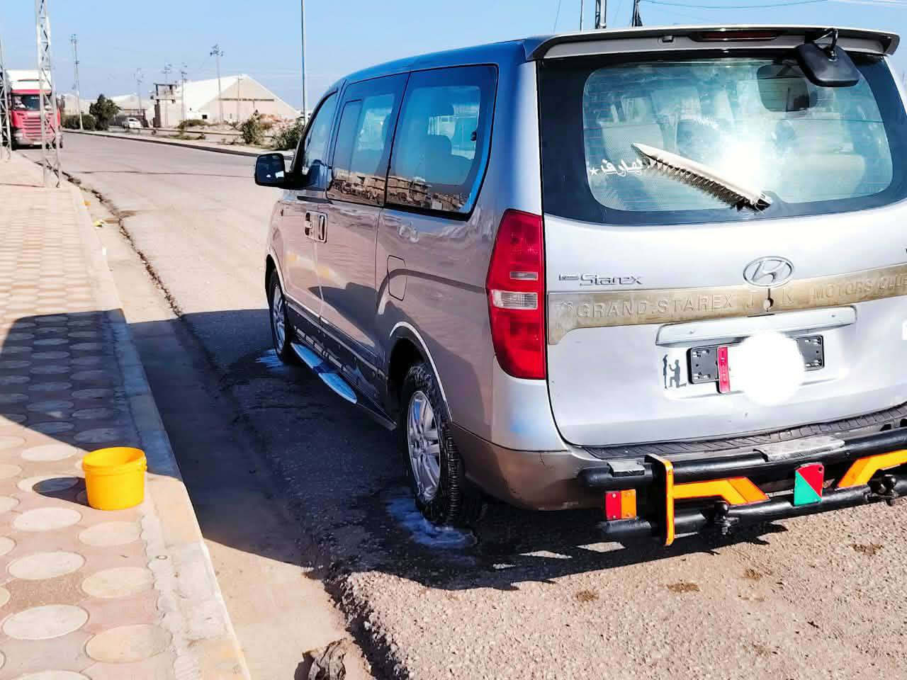 السلام عليكم ستاركس للبيع
موديل 2018 مسكر 
بيها صبع بل جاملغ الخلفي مال شركه 
سياره حلوه وخير من الله 
الستفسار التصال علا الرقم 
***********
