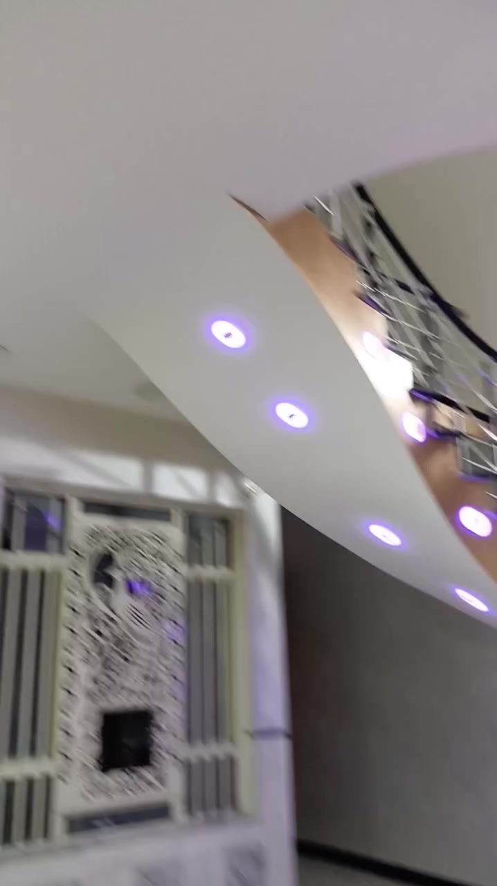 السلام عليكم بيت  للبيع  او مراوس  بغداد الجديدة نعيريه قرب مجمع الحياة الطبي الواجهه 6متر النزال 21,5متر ونص مساحته بل سند 127,5 متر واقع حال 130بناء حديث 2020عالي من الشارع غرفتين نوم وحده سويت طابق ونص ارضيه مرمر شغل درجه اولى سقف نقش مغربي ***********
