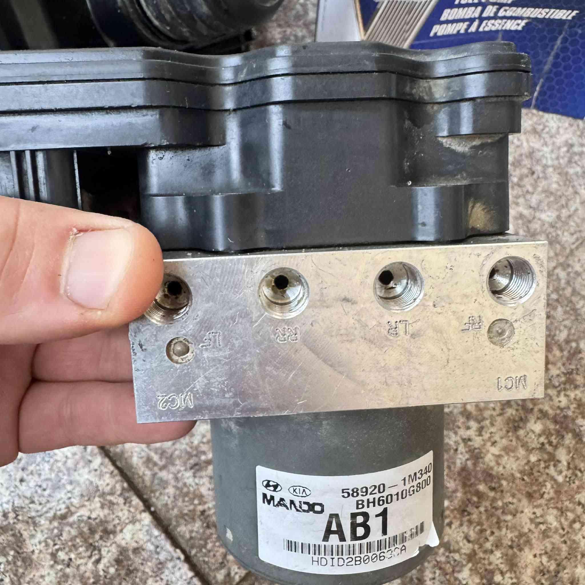 سلام عليكم اغراض مستعملة سيراتو 13خليجيي بيهن اعطال بسيطة وبسعر جدا مناسب للتواصل ***********
