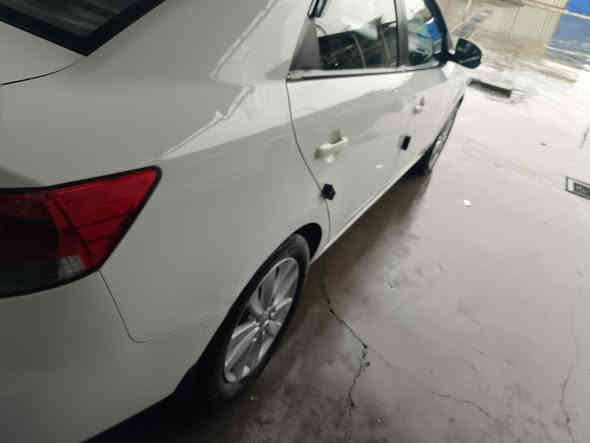 السلام عليكم للبيع سيارة نوع سيراتو خليجي موديل 2010 اللون ابيض المواصفات فتحة سقف ويلكب اشاير بلمري تحكم ستيرن داخل لونين جام كلة كهرباء تبريد ثلج وتدفئة مكينة 1600 دوش تخم تاير وصدر خير من الله العنوان بغداد الرقم *********** السعر 98ورقة وبيها مجال بسيط
