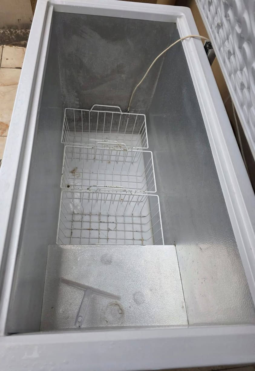 غرفة نوم تركي 8 قطع بيضويه سعرها 550 بدون دوشك
برادات بلون الغرفه 25
مجمده 14 قدم حقيقي تجميدها فول 250 الف 
طباخ جديد كلش نظيف 100 
و الأسعار أن شاء الله بيها مجال 
*********** للتواصل اتصال او واتس اب
مكاني ضباط الملحانيه
