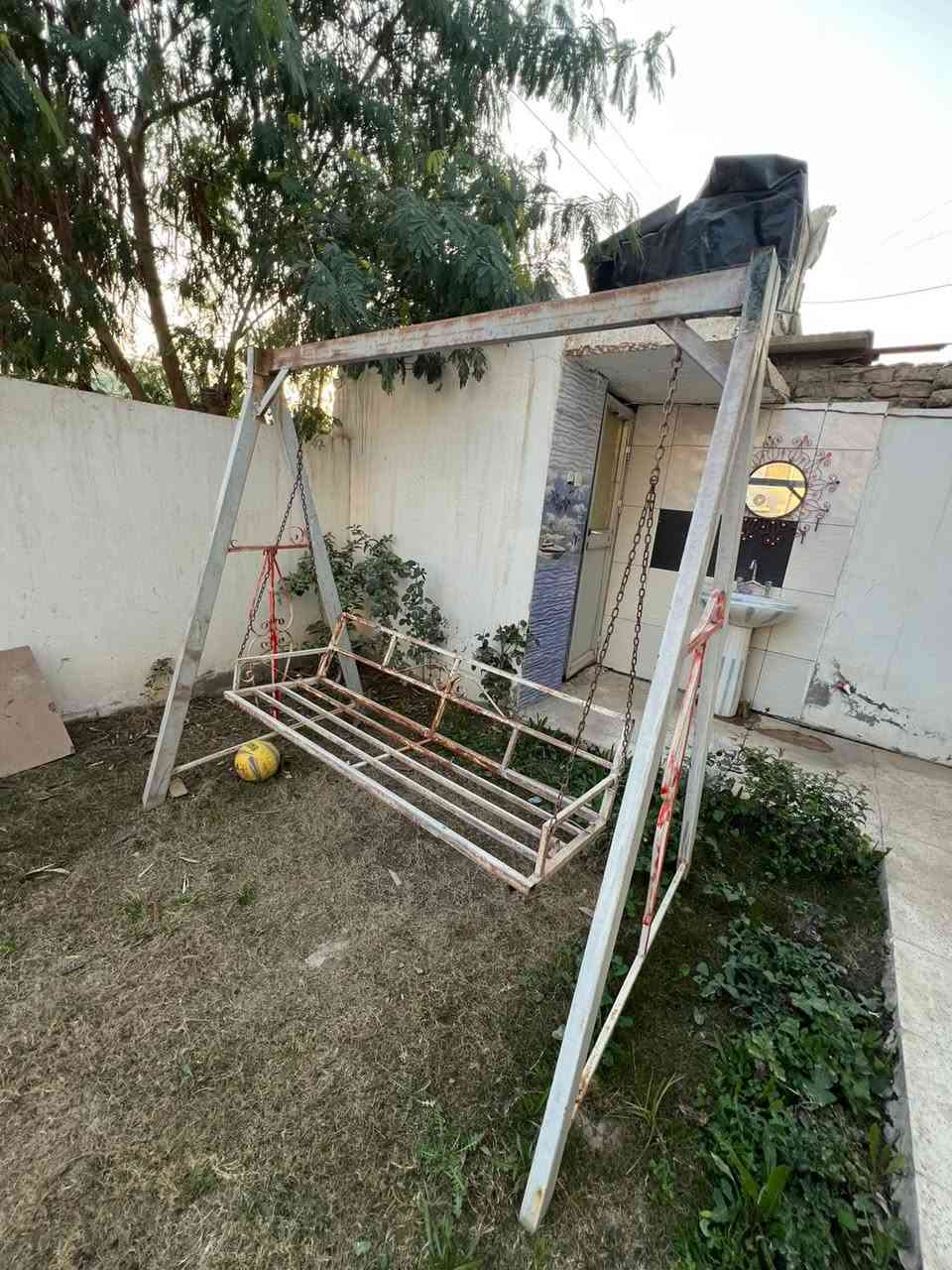 السلام عليكم مرجوحه للبيع نضيفه مثل ما موضحه بالصور سعرها 140 الف وبيها مجال للأتصال ‭0772 832 4160‬
