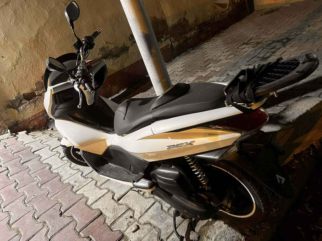 سلام عليكم بي سي إكس 
جيل اول محرك ١٢٥
ماشية ٦١ الف ونص
دراجه خير من الله 
مكاني ديالى بعقوبة 
سعر  مليون ونص بيهه مجال قليل 
***********
