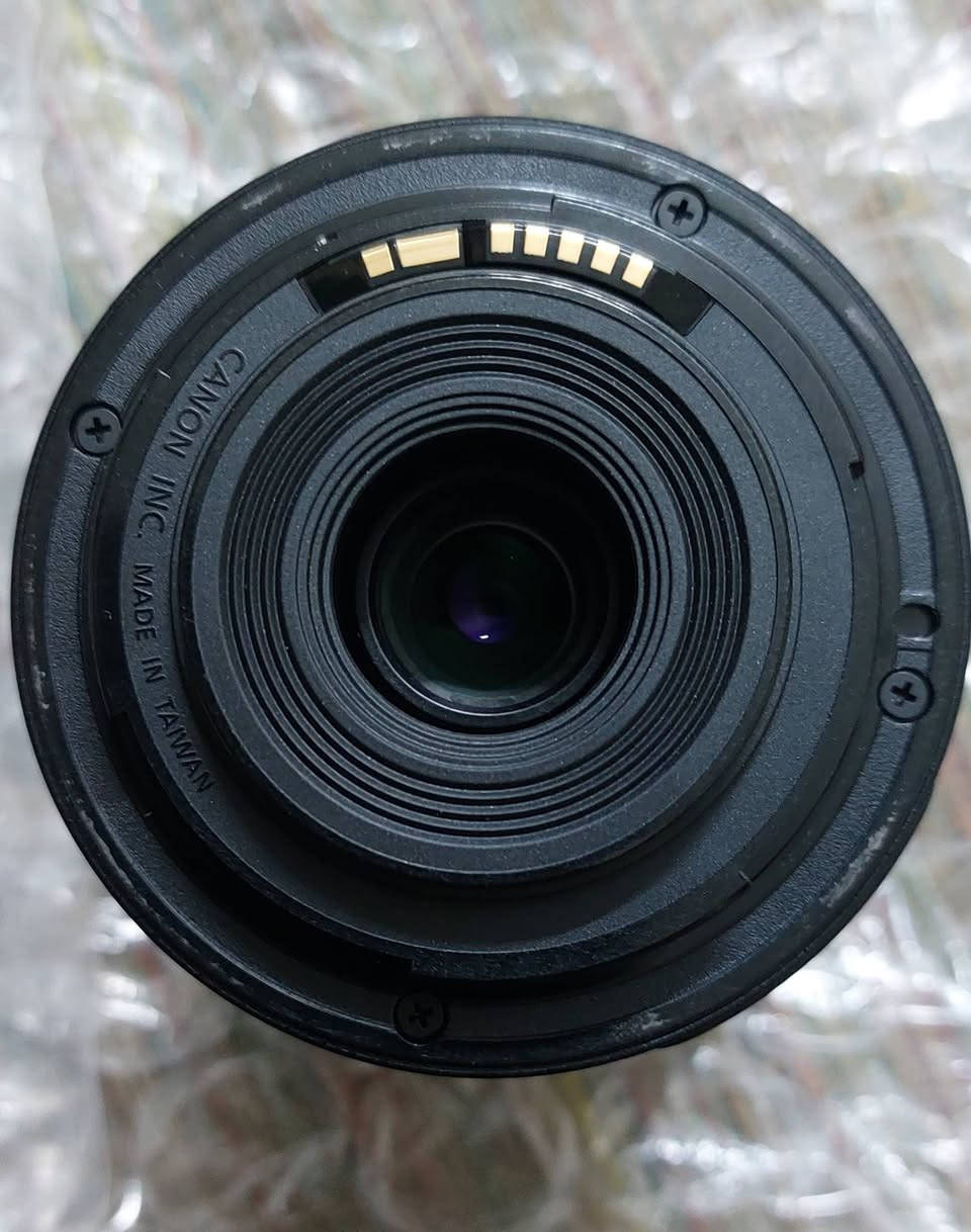 عدستين جديدتين بمعنى الكلمة استخدام بضعة لقطات فقط و حولت إلى فل فريم لذا ابيع لعدم الحاجة لهم .
Canon ef_s  55_250  is stm الجيل الثالث الاخير .. سعر ٢٠٠ الف قفل . 
Canon ef_s  10_18 is stm  سعر ٢٠٠ الف قفل .
او مراوس مع عدسة 
Canon RF 85mm f2 نضيفة جدا و أعط فرق  حسب الاتفاق .


**إذا كنت صاحب هذا الإعلان وتريد حذفه لأي سبب، رجاءا أرسل رسالة إلى الدعم الفني**