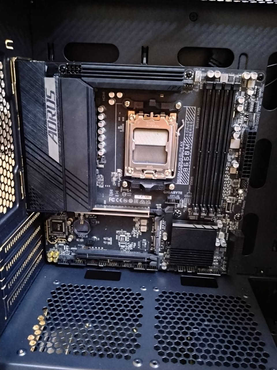 Gigabyte B650M Aorus Elite AX
+كيس جديد + 4 فانات السعر 280 الف
*********** واتساب او اتصال واكتبلي تعليق اطبلك خاص
