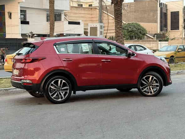 بسم الله الرحمن الرحيم 
اخوتي الطيبين سبورتج موديل 2020 وكالة(الدولية العراقية)
سيارة ماشية 61 الف حقيقي صياناتها كلها بالشركة تخم تاير جديد صدر شركة سيارة كفالة من الصبغ والضربة والتبديل مكينة لوك كله محسن افولها تبريد امانة الله ثلج الغرفة مالتها جديدة ومعتني بي ومسويلها حمام كامل سيارة من الاخير. متعبك تشغل سويج وتطلع وين ميعجبك مواصفاتها حساس امامي خلفي ..بلوجكتو ..لايتات زنون ..مري شفط ..اشارة بالمري ..شاشة جبيرة بلادية وليس عمل مودات قيادة اقتصادي وعادي ورياضي ..تحكمات جهتين بالمقود ..تبريد قطعتين..شاشة اعطال

اعتذر جدا عل الاطالة 

مكان السيارة السيدية

غير متواجد على الفيسبوك للاستفسار يرجى التواصل عل الواتساب او الاتصال على الرقم :-***********
تجي تشوف السيارة وماقصر وياك اني بخدمتك التجي بي ترجع بي
