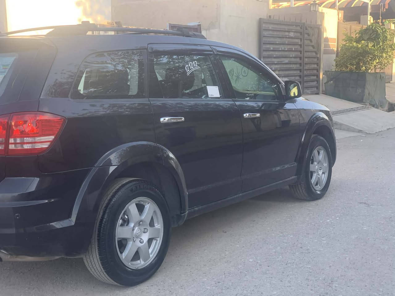 دووج جورنی
للبیع مودیل 2010 رقم سلیمانیە سعرە 95 
***********
