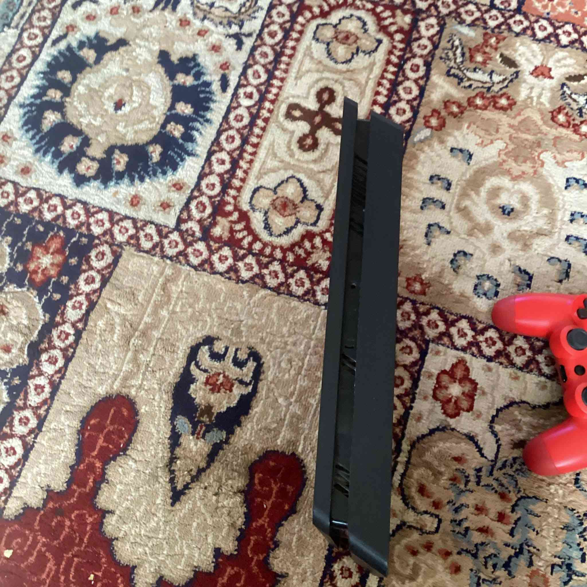 اريد اراوس ب مبايل بوكو ١٢٠ فريم او تشتري عادي المهم:
اليوم متوفر تجميعه بلي ستيشن فور مهكر
✅✅✅✅

 نضام 11 البلي واحد تيرا لا مفتوح ولا مصلح البلي عله إيدي ما مستخدم استخدامه جداً قليل + يجي معه يو بي اس من شركه فالكون 850 ڤولت بس بطاريه ضعيفه يعني سعرها رخيص جداً +يحتوي عله ثلاثه جوستكات (نسيت اصور ل جوستك ٣)مع كل جوستك و الكارتونه مالته و كيبلاته  نضيفات جداً +البلي كامل ملحقات كارتونه البلي و تعليمات مال البلي (الدفتر مالته) وموجود كيبل طاقه وكيبل HD + يحتوي عله العابب

1-بيس 2021✅

2-بيس 2026✅

3-تومب رايدر✅

4-كود أوف وار ✅

5-ماين كرافت (زوجي تصير)✅

6-جي تي اي فايف ✅

7-هورايزن الجزء الأول ✅

8-ذا لاست اوف اس ✅

9-أنشارتد 3✅

10-باتل فيلد 5✅

11-باتل فيلد 1✅

12 كولفديوتي بلاك أوبس سكس✅

13-كولفديوتي جزء ثلاثه(أم زومبي)✅

رجاءً إذا متشتري لا تدخلي خاص ✅

عنواني بغداد حي اور ✅

للاستفسار خاص ✅

+السعر هم خاص✅
(عرض ما يتفوت ابداً) 
✅✅✅✅


**إذا كنت صاحب هذا الإعلان وتريد حذفه لأي سبب، رجاءا أرسل رسالة إلى الدعم الفني**