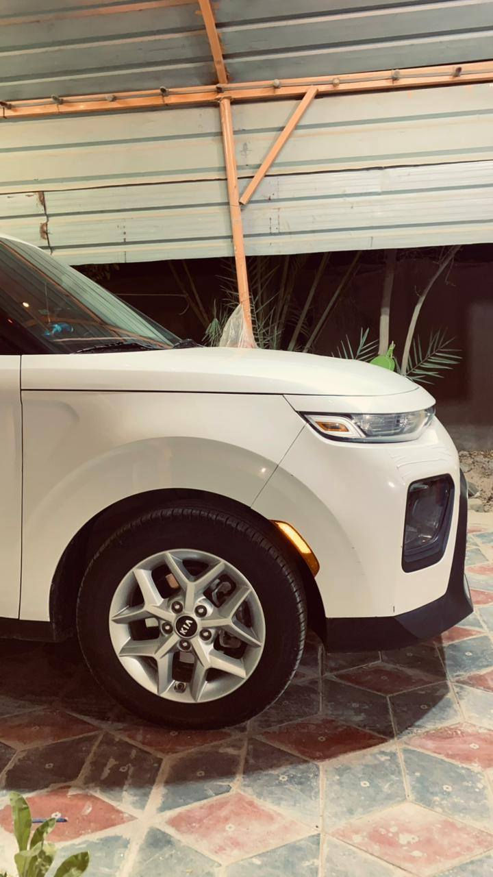 السلام عليكم للبيع كيا صول موديل ٢٠٢١ فئة s  محرك ٢٠٠٠ دوش السيارة مال بيت مو بياعة شرة
السيارة كلين داخلة بدون لاايرباكات ولاشواصي بيها بس شفة البنيد اصبعين ع وضعها السيارة بسمي رقم بابل مميز 
المواصفات 🛑
1- مثبت مسار 
2- رادارات مري جوانب + امامي وخلفي 
3- ايقاف بريك بك تلقائي 
4- اطفاء ذاتي 
5- عداد رياضي 
6- وضعيتين سياقة نورمال + سبورت 
7- تحكم ستيرن جهتين 
8- مانع انزلاق 
9- كاميرا خلفية 
10 - كار بلاي + اندرويد اوتو 
11- وسادات هوائية 4
12-شاشة كبيرة
السعر ١٦٠
للاستفسار *********** 
وبعد بيها مواصفات الخاصة بفئتها
