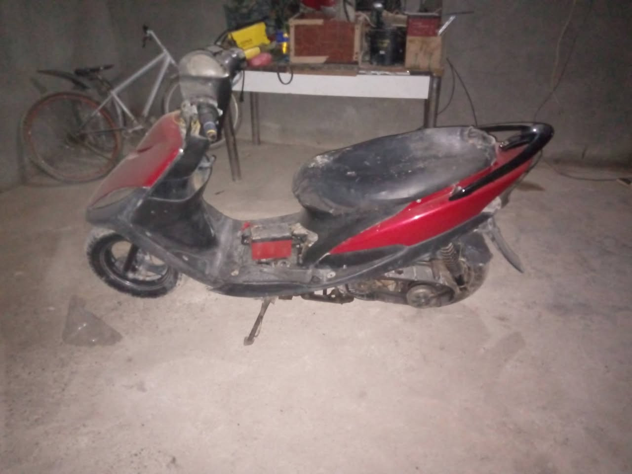 سلام عليكم ورحمة الله وبركاتة دراجه ماكس عدله نضيفه مجفته جديد مكينه خرسه صوتها ماسمعه نكره يشتغل بس ماعرف شنو القصه ما يمشي وديته لكثر من مصلح ماعرفوله البيع رايده 300 وبي مجال***********
