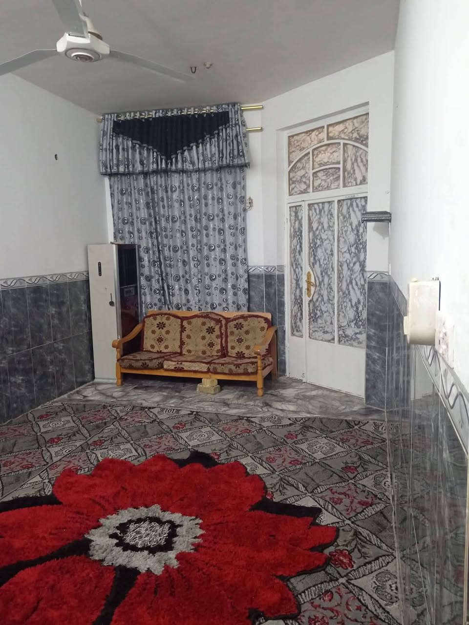 دار للبيع ملك
دار للبيع ملك طابو صرف مساحته ١٠٠ متر واجهة 5 نزال 20 +مطبخ جبير وترك واقع حال
 طابق الاول طرمه استقبال صاله حمامين غرفه
طابق ثاني غرفتين 
طابق ثالث بيتونه وسطحين 
ام الكبر والغزلان فرع افران الزهراء  
اي استفسار خاص او الاتصال ***********
