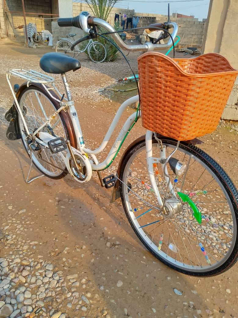 السلام عليكم بوسكل حجم ٢٦ للبيع نضيف ومرتب شرط كير حساس بريكات كلو شغاله سعر ٨٥ وبي مجال ***********
